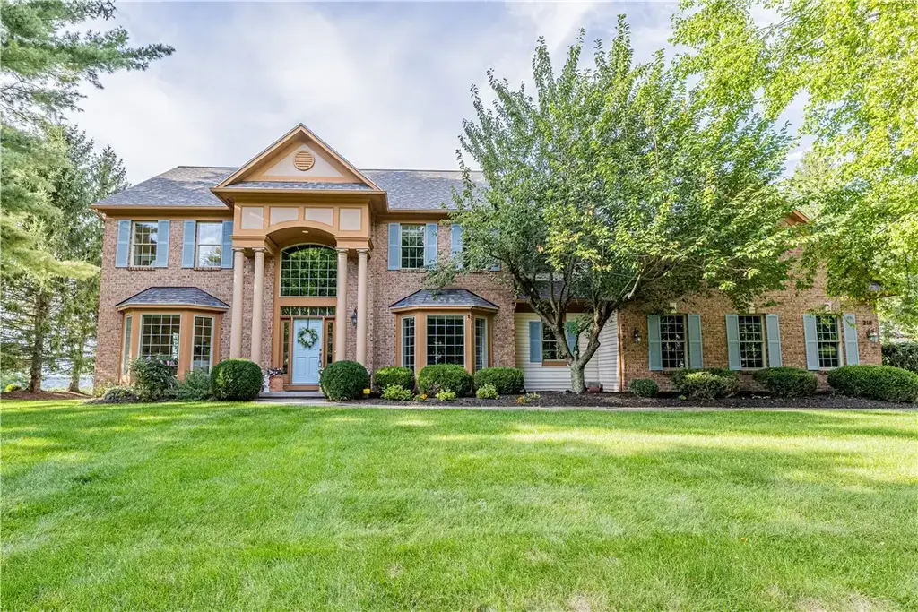 210 Royal View, Victor