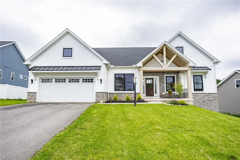 3 Black Wood Circle, Pittsford