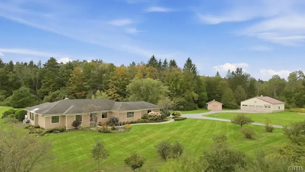 3465 Janet Lane, Cazenovia