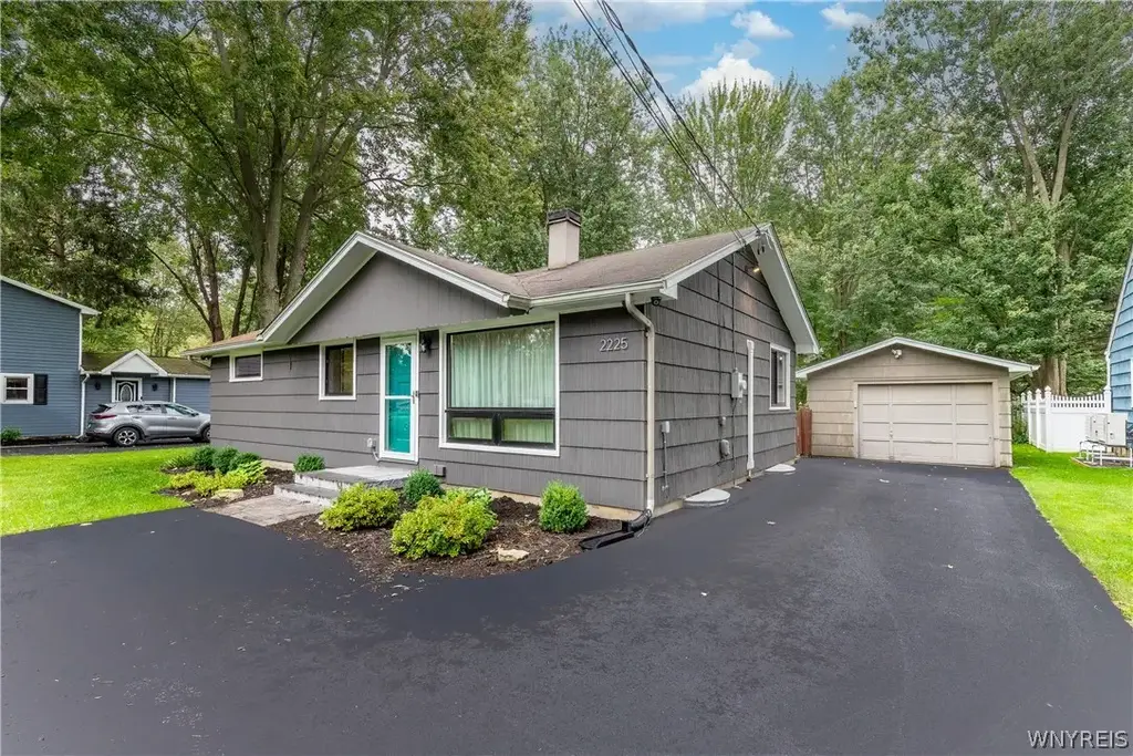 2225 Dodge Road, Amherst