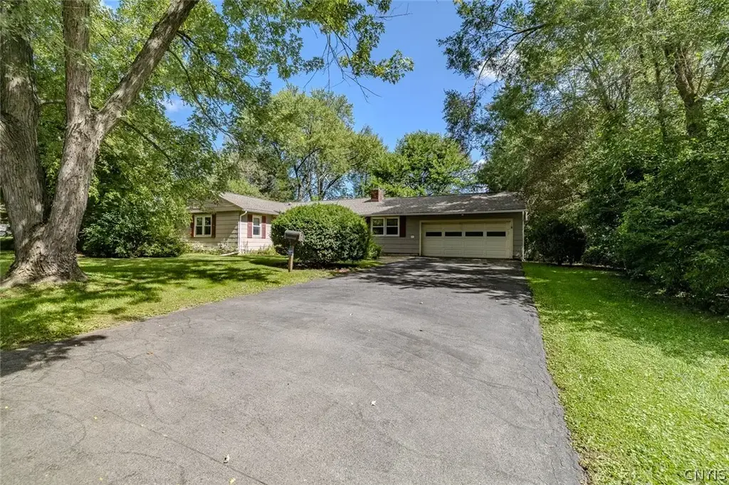 16 Wexford Road, DeWitt
