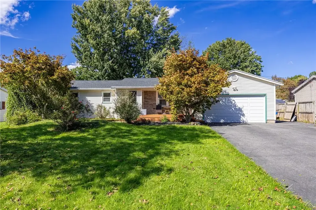 50 Kentwood Drive, Greece