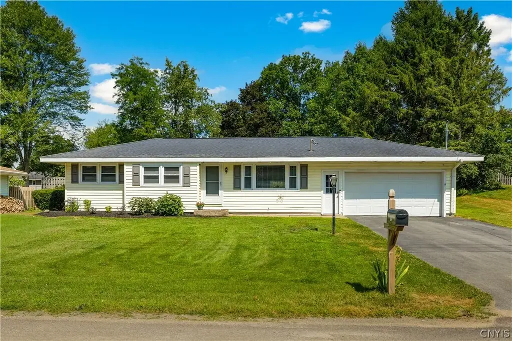 8814 Walnut Drive, Lee