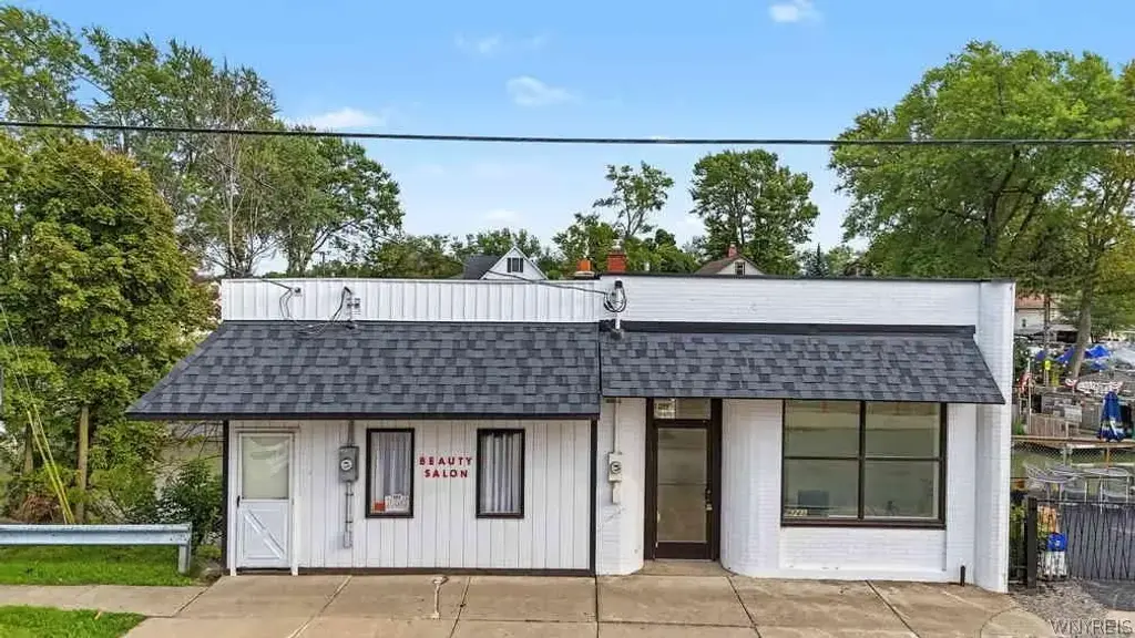 8743 Buffalo Avenue, Niagara Falls