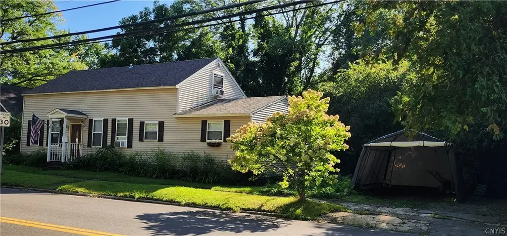 319 Main Street, Whitestown