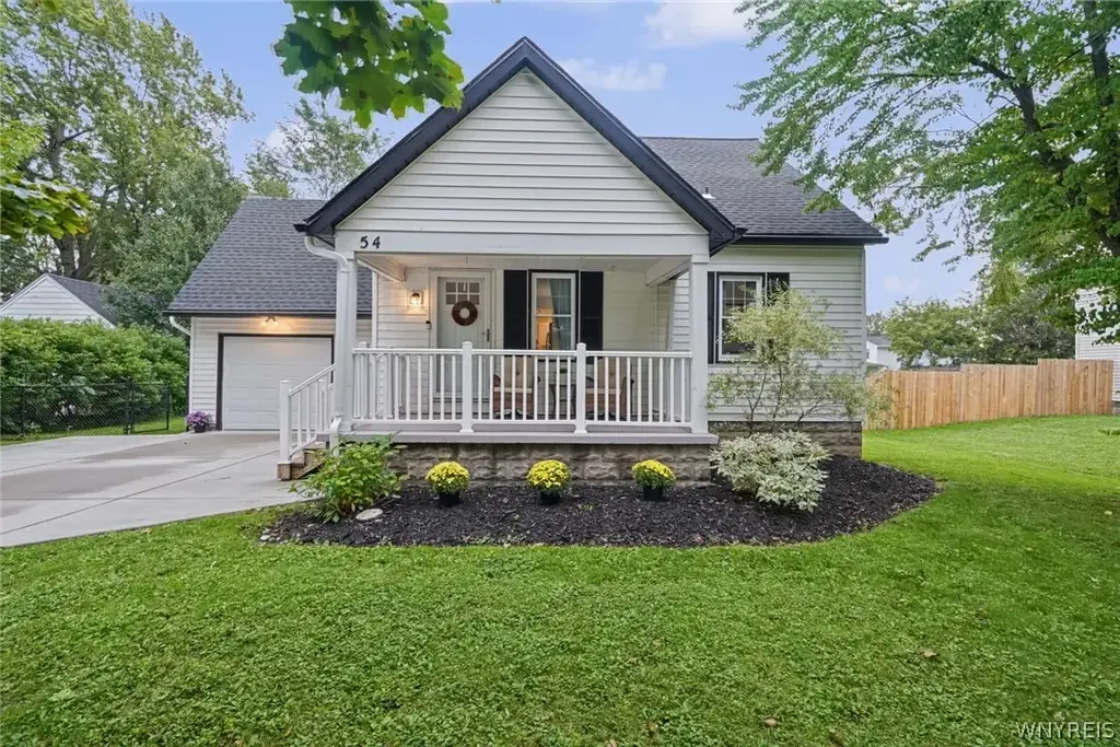 54 Fairfield Avenue, Lancaster