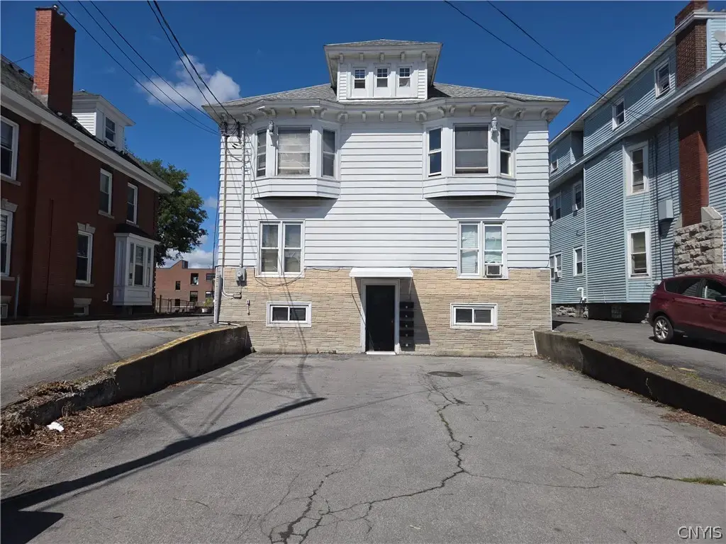 1062 W Genesee St, Syracuse