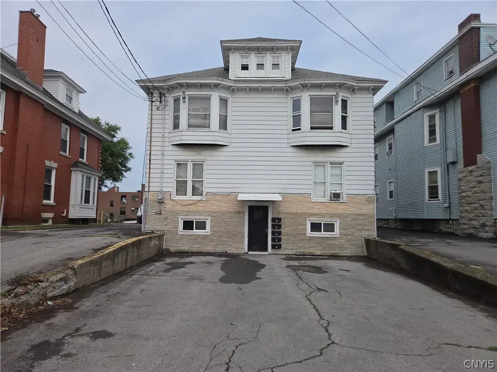 1062 W Genesee St, Syracuse