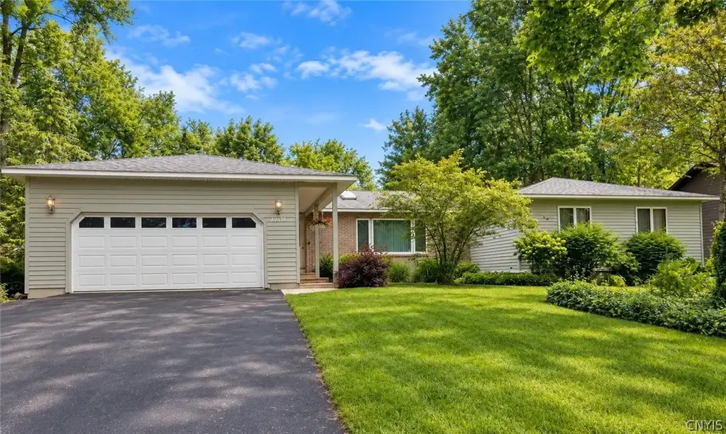 3425 Linda Lane, Clay