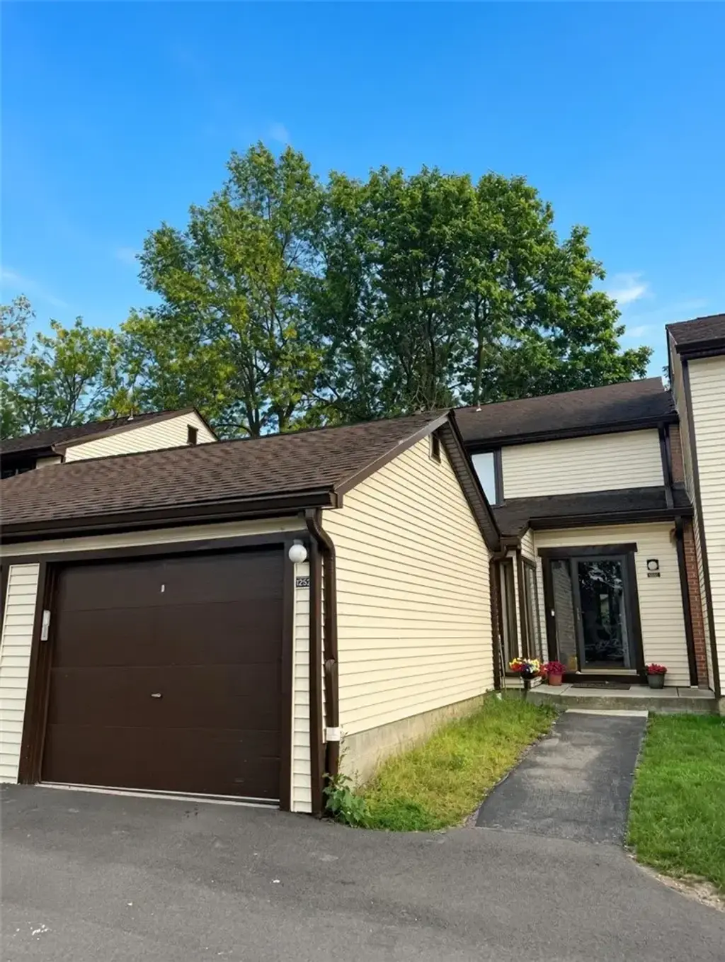 1252 Charlesgate Circle, Amherst