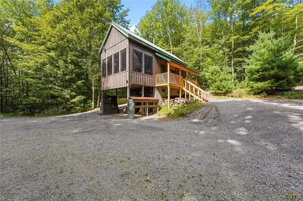 97 Old State Road, Amboy