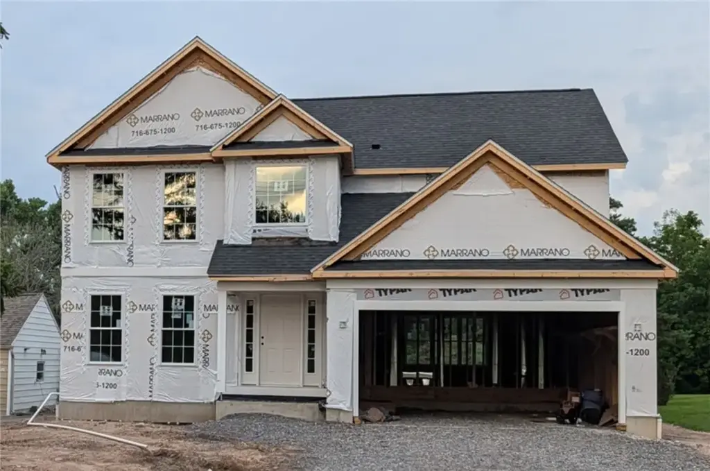 71 Country Pkwy, Amherst
