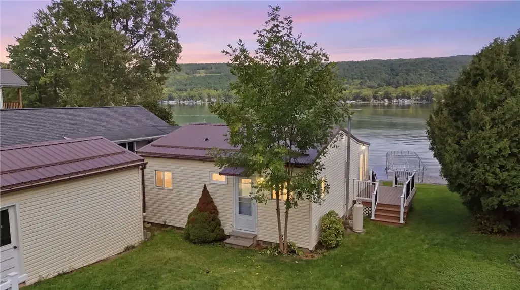 6217 Southwest Shores, Canadice