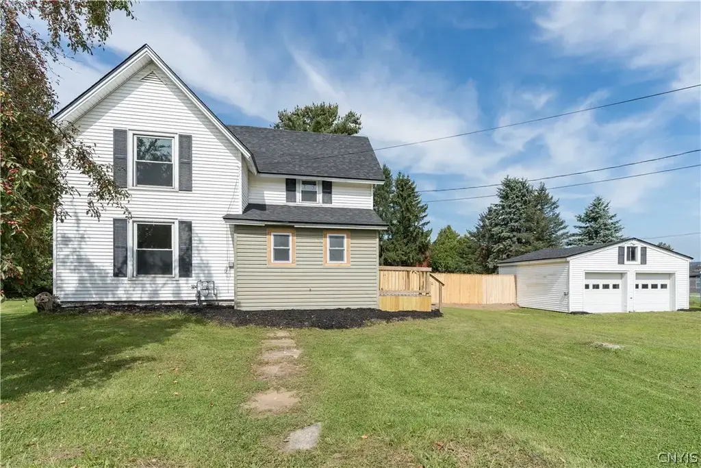 8421 Willow Street, Le Ray