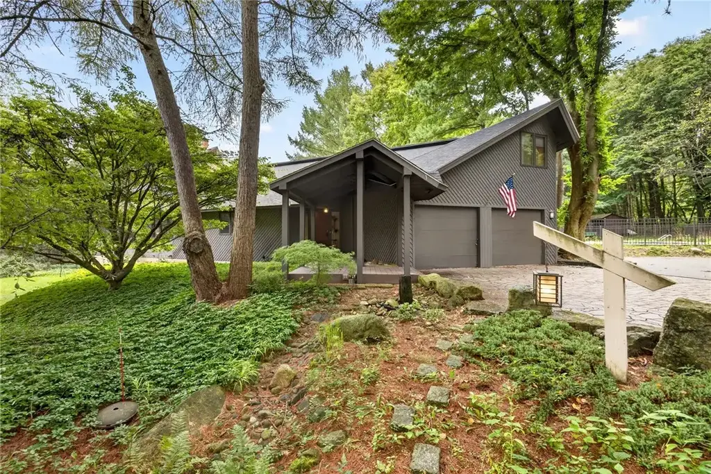 1551 Cranberry Pond Trl, Victor