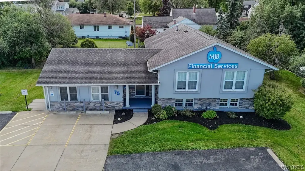75 Maple Road, Amherst