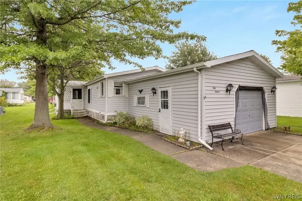 57 Golden Pond, Newstead