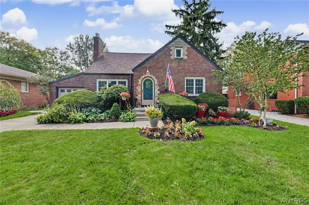 47 Huxley Drive, Amherst