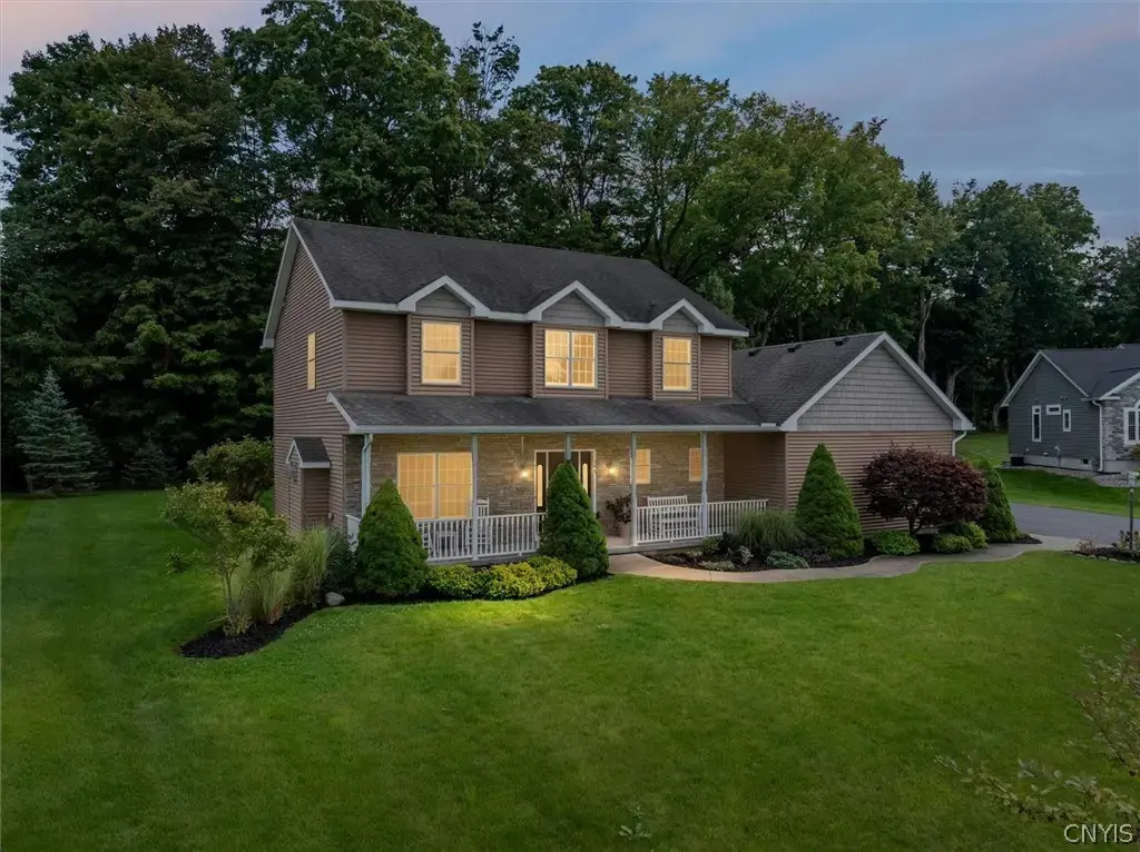 546 Bretts, Whitestown