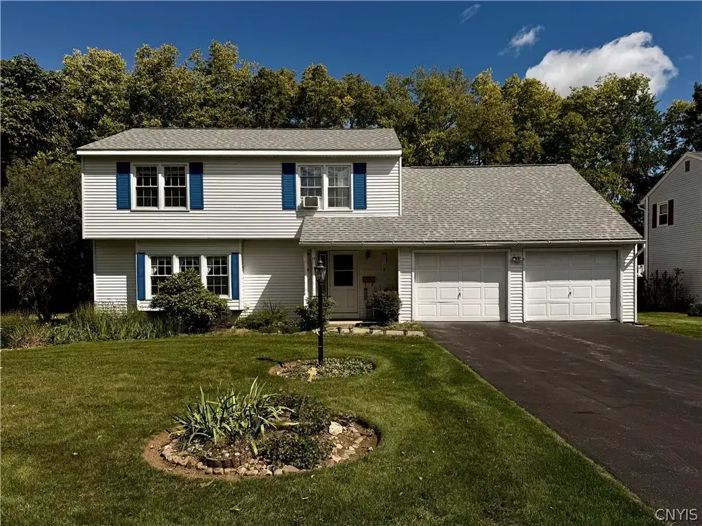 13 Harrogate Road, New Hartford