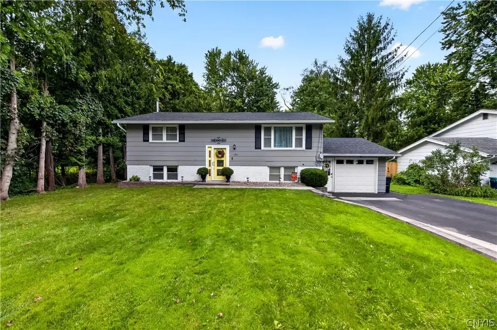 126 Hulbert Street, Manlius