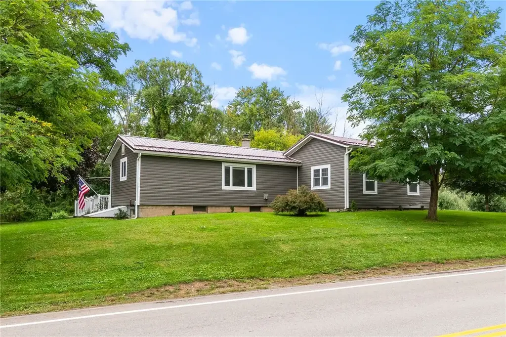 6200 Joy Road, Sodus