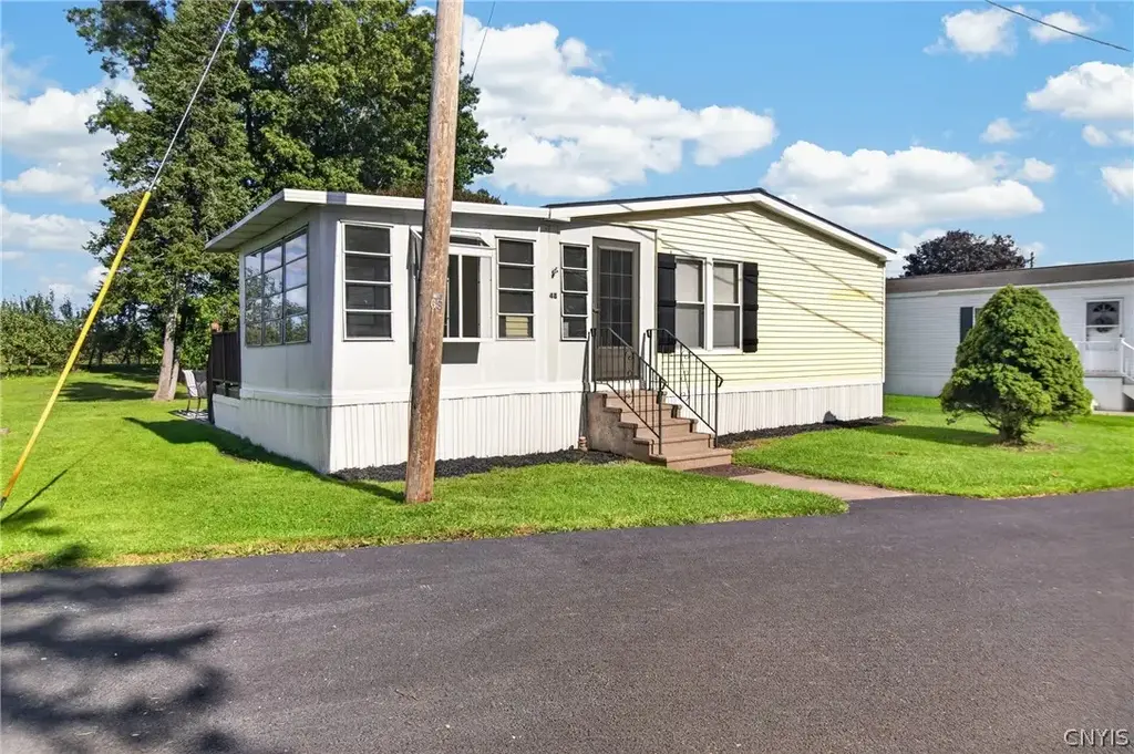 48 Kris Ann Drive, New Hartford