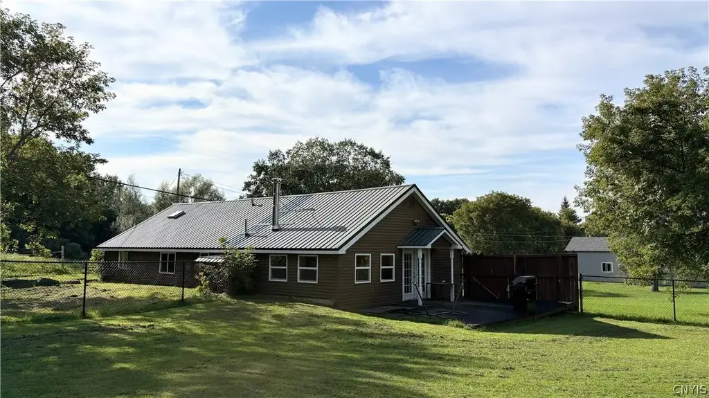 24432 Gracey Road, Le Ray
