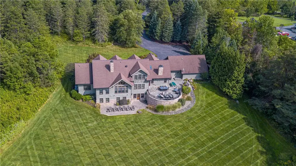 633 W Bloomfield Road, Mendon