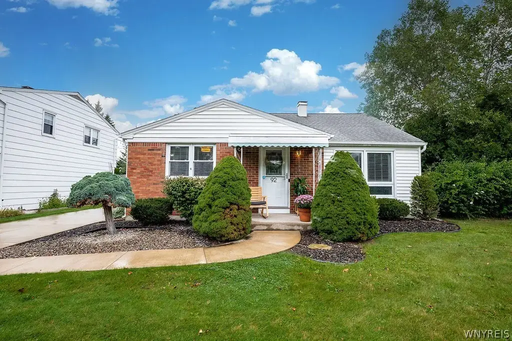 92 N Creek Drive, Cheektowaga