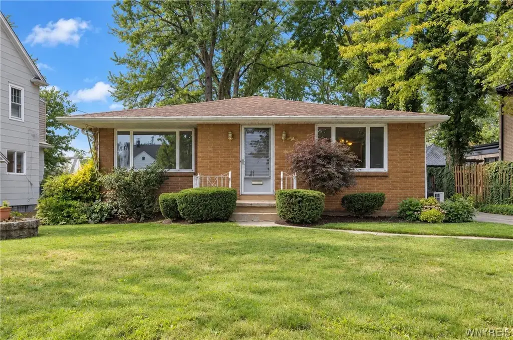 220 Maynard Drive, Amherst
