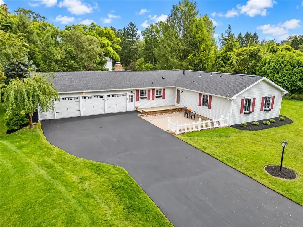 6 Enfield Drive, Pittsford
