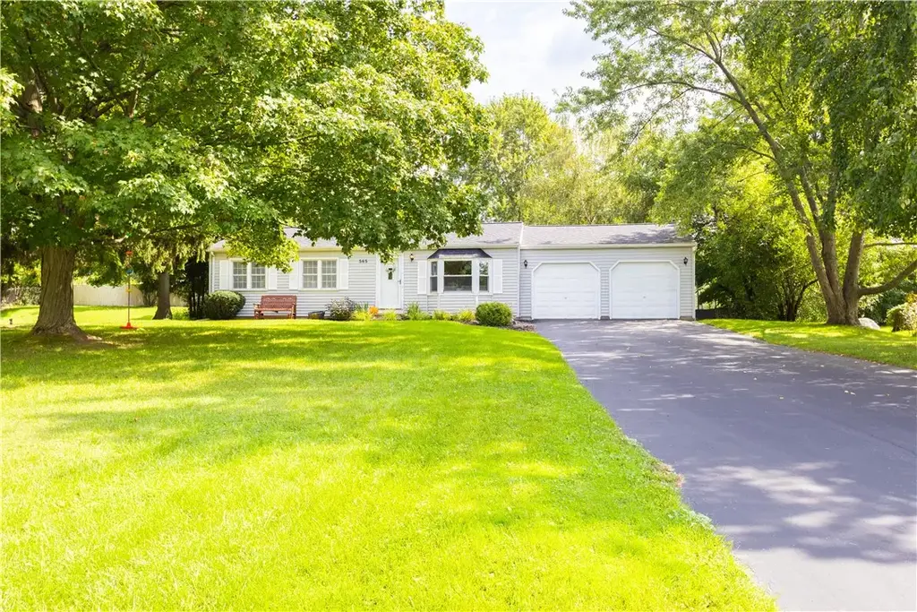 565 Wildbriar Road, Henrietta