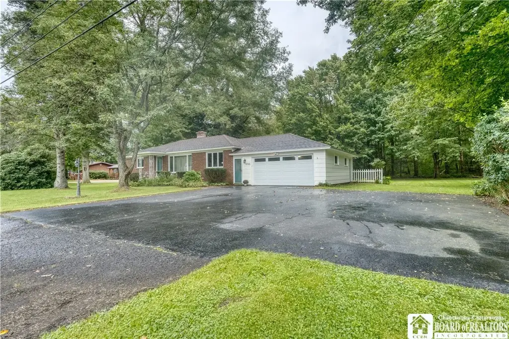 3705 Bard Road, Pomfret