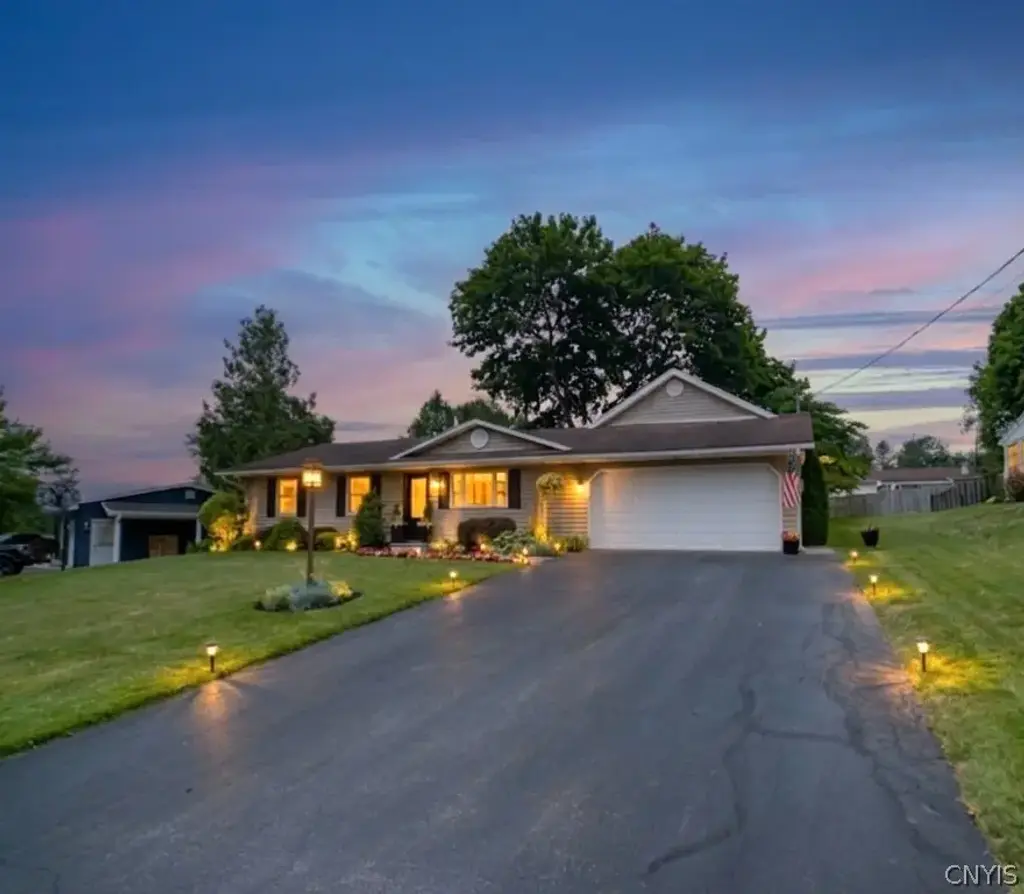 16 Woodburne Drive, Whitestown