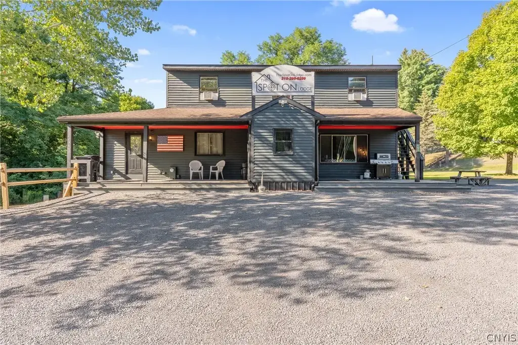 2035 County Route 22, Albion