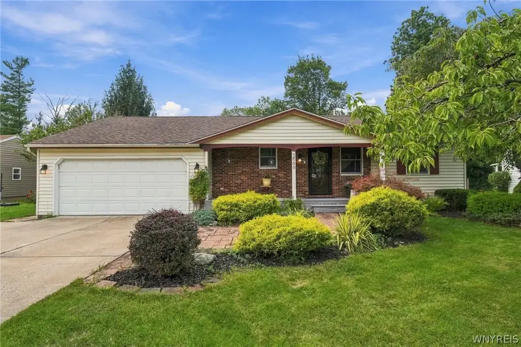 5866 Lakecrest Drive, Hamburg