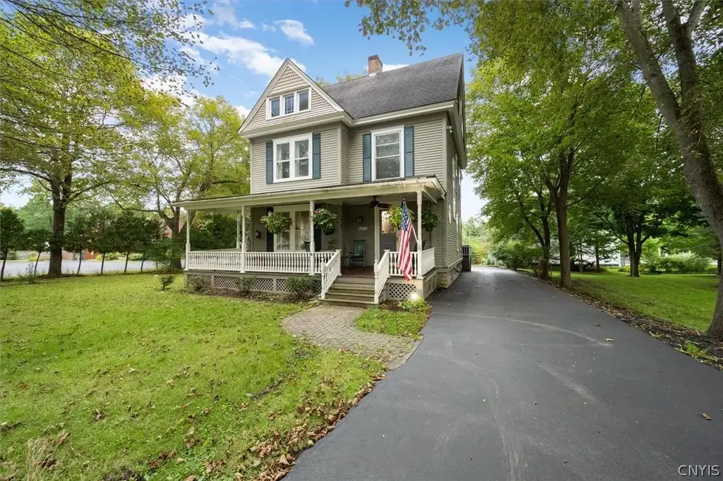 8074 Cazenovia Road, Manlius