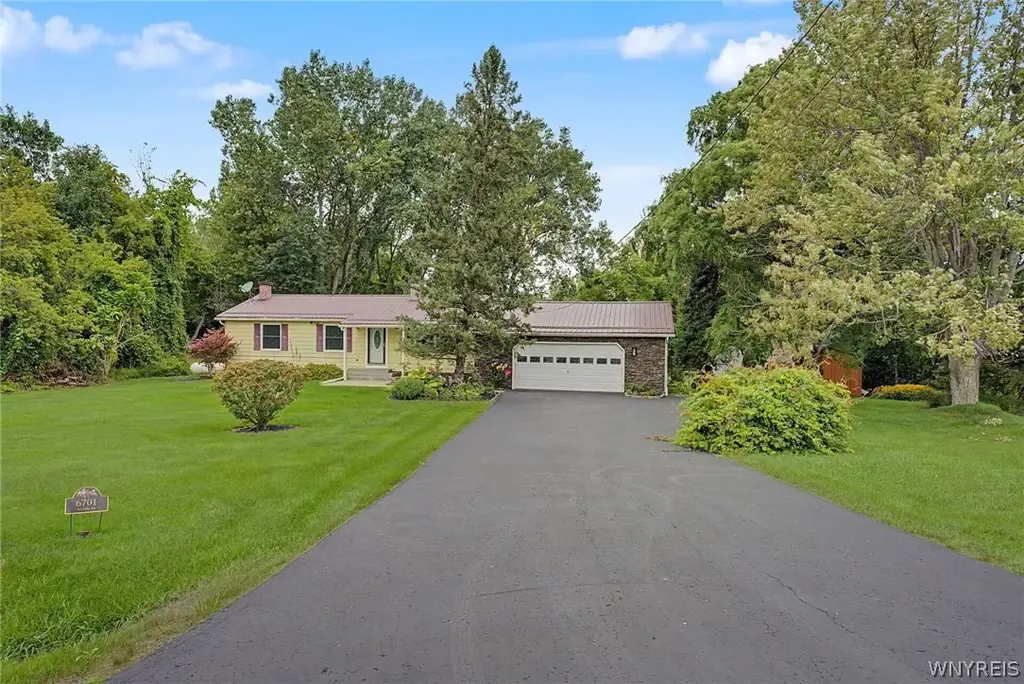 6701 N Canal Road, Lockport Town