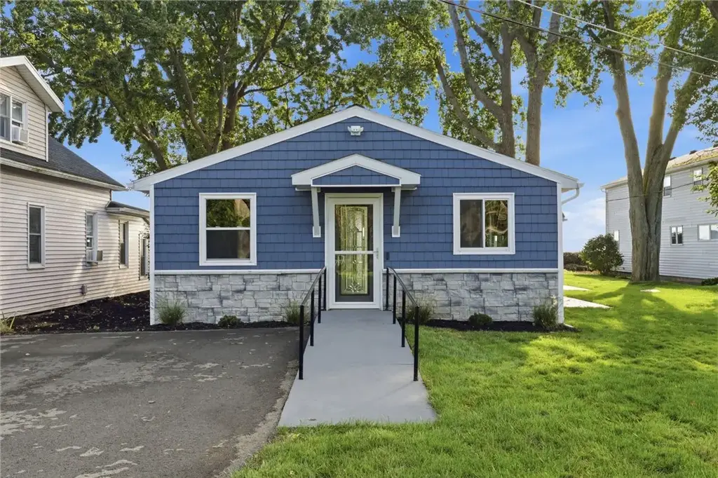 53 Lakeside Boulevard, Parma