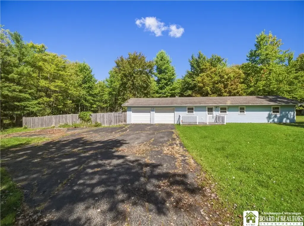 2754 Burton Road, Busti