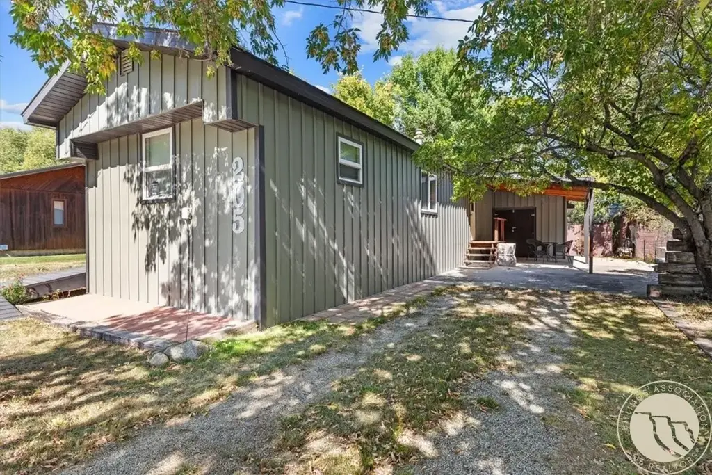 205 W School Street, Absarokee