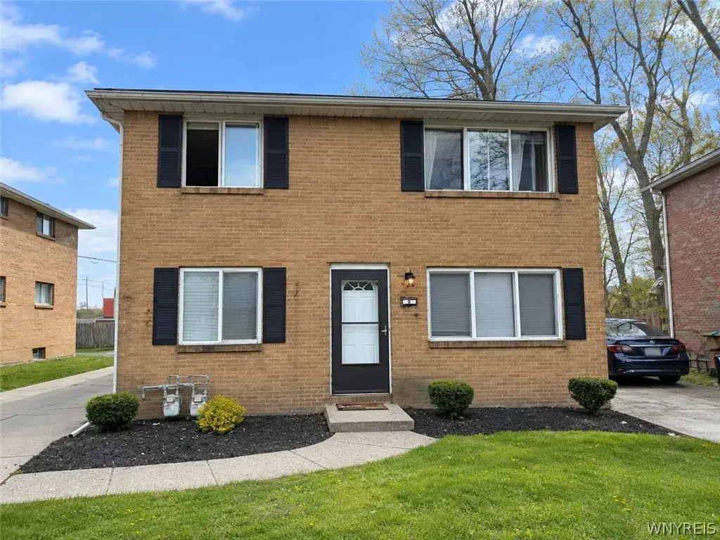 9 Floreis Court # Upper, Cheektowaga