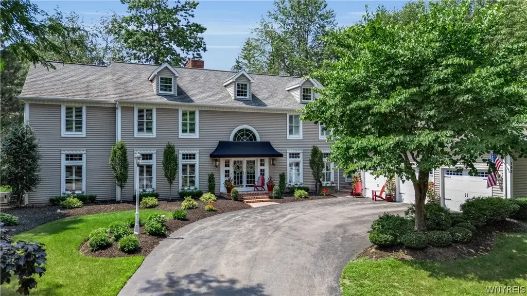 163 Roxbury Park, Amherst