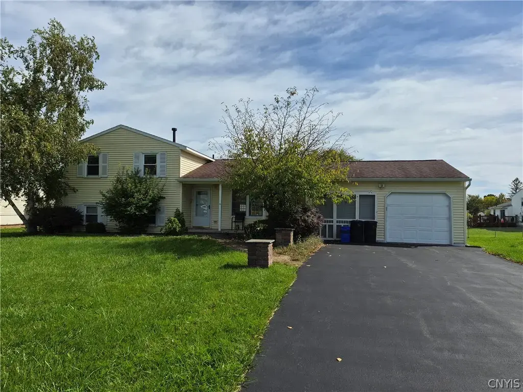 7934 Davis Road N, Clay
