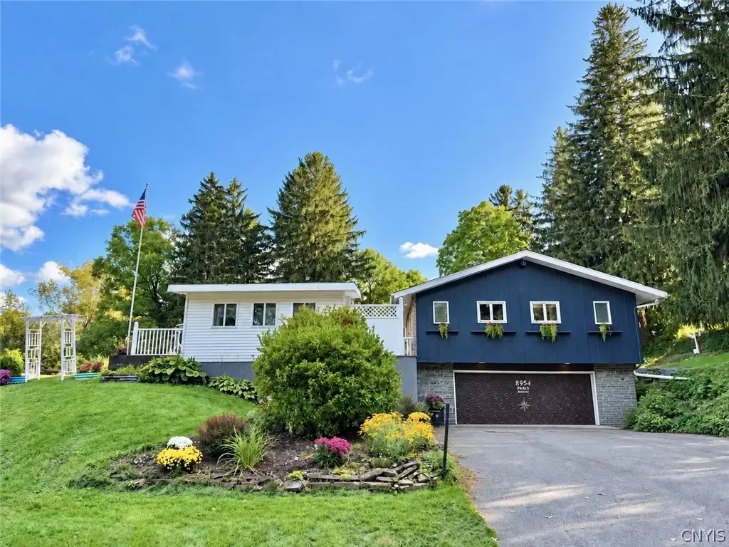 8954 Paris Hill Road, Paris