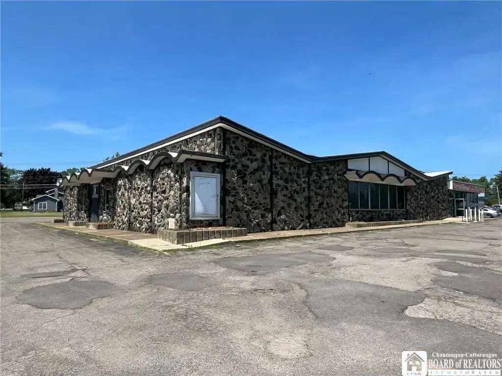 296 Lake Shore Drive W, Dunkirk