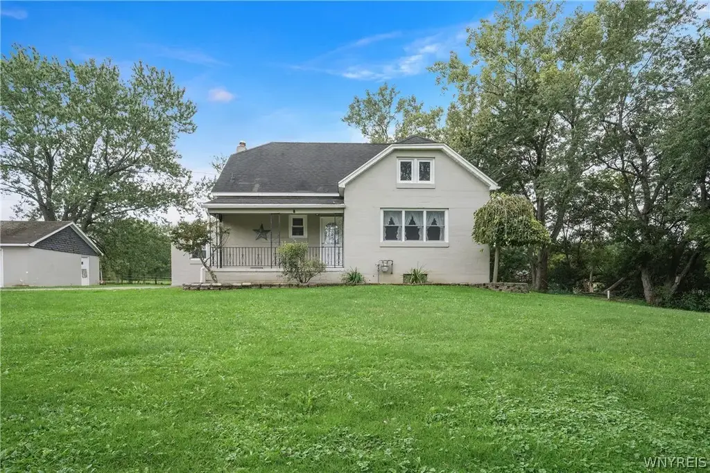5840 Clinton Street, Elma