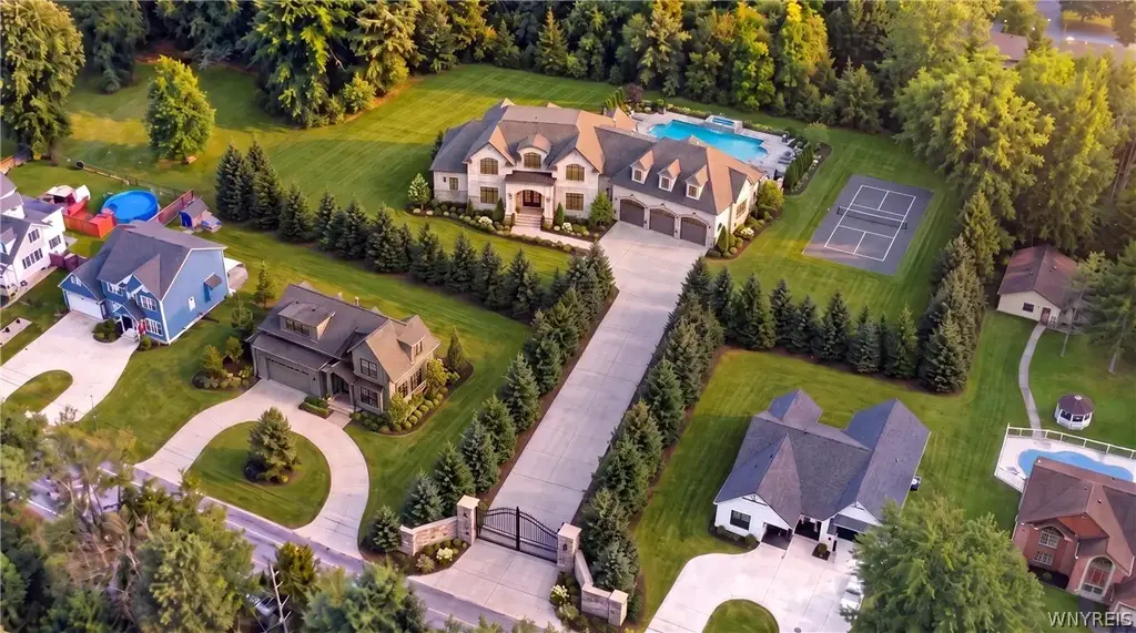 805 Casey Road, Amherst