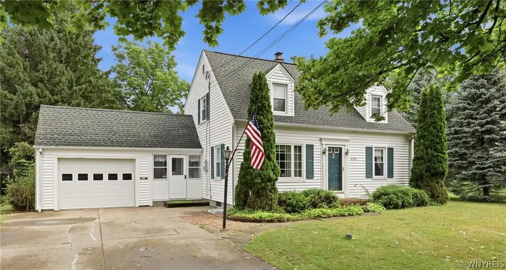 6394 Armor Duells Road, Orchard Park